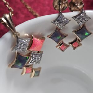 Opal and diamond pandant set
